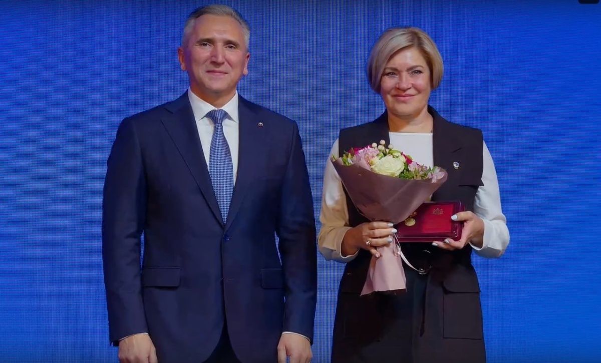 Луиза Носкова стала Почетным работником физической культуры и спорта Тюменской области