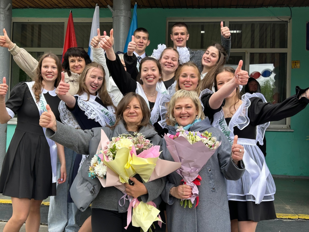 Торжественная линейка выпускников 9-х, 11-х классов