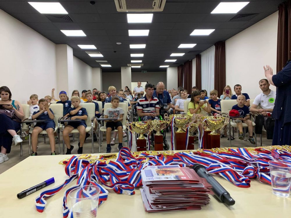 Олимпийская чемпионка Луиза Носкова встретилась с участниками инклюзивного детского лагеря 