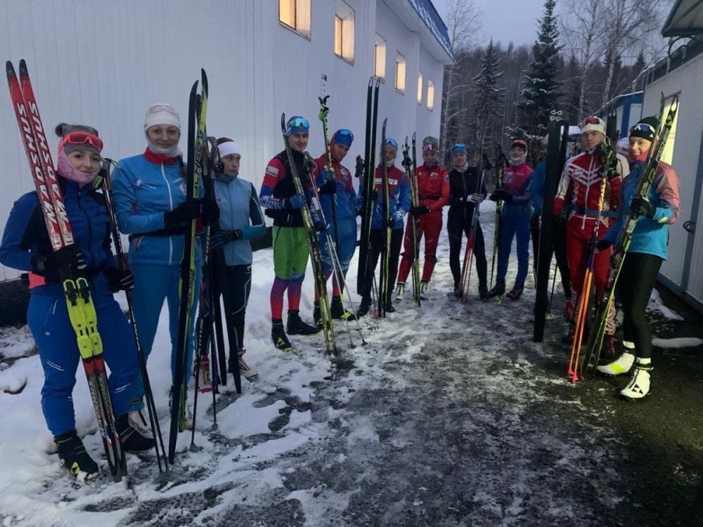 Тюменские биатлонисты тренируются вместе со сборной