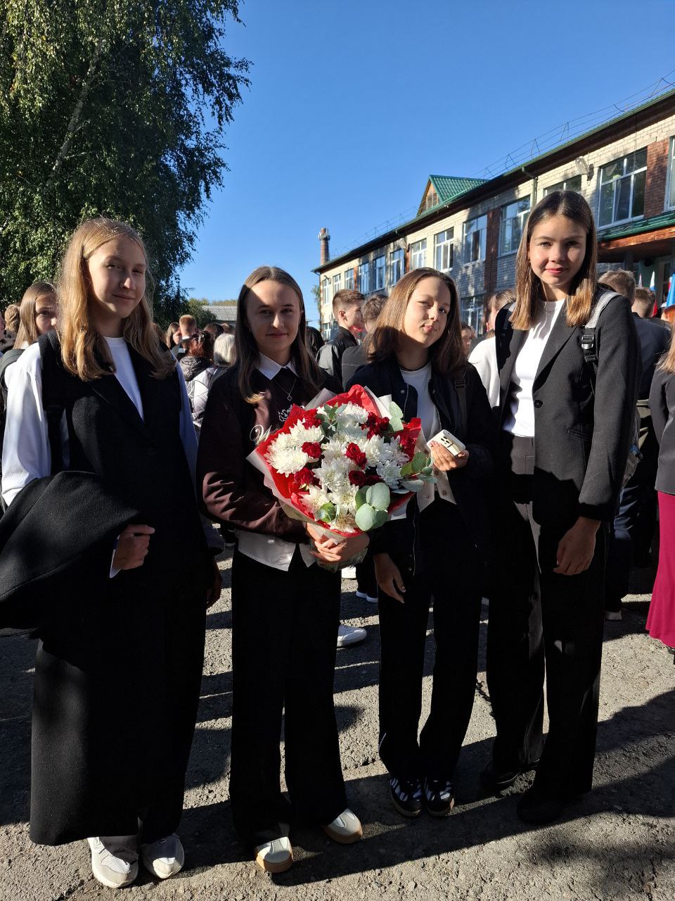 Поздравляем с 1 сентября всех воспитанников ОСШОР Луизы Носковой