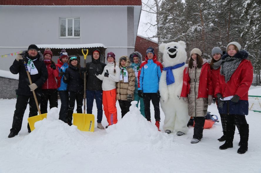 Тюменцы провели массовый День зимних видов спорта в «Алых парусах»