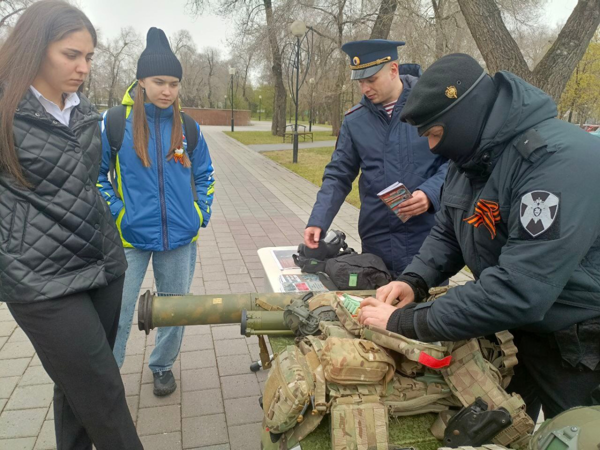 Традиционный автопробег автомобилей и боевой техники «Нам дороги эти позабыть нельзя…!».