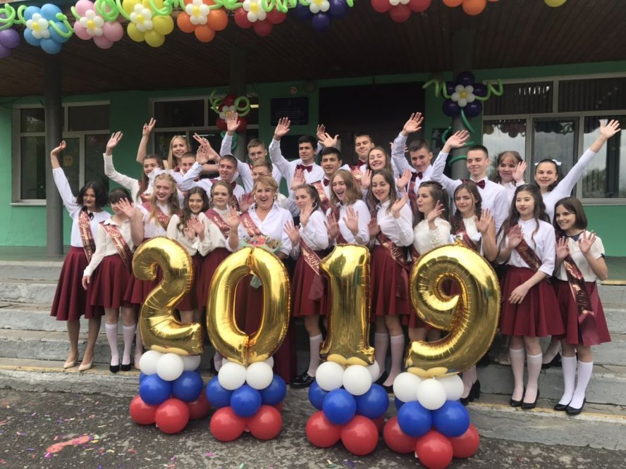 Для выпускников ОСШОР Луизы Носковой прозвенел последний школьный звонок