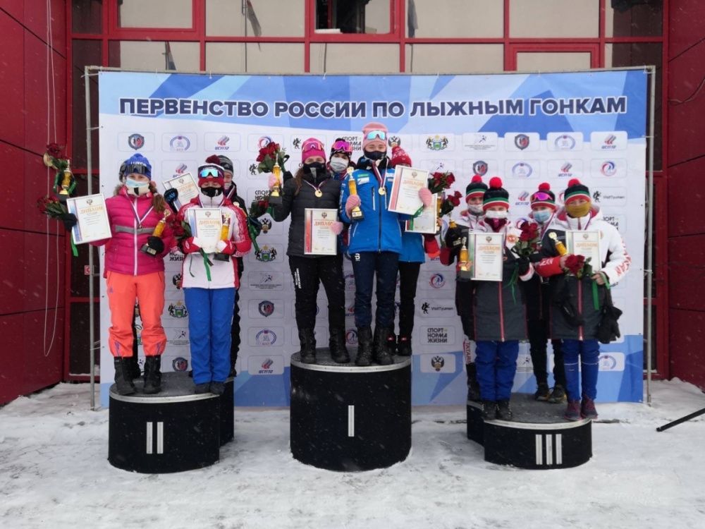 Тюменская сборная по лыжным гонкам победила в эстафете на Первенстве России